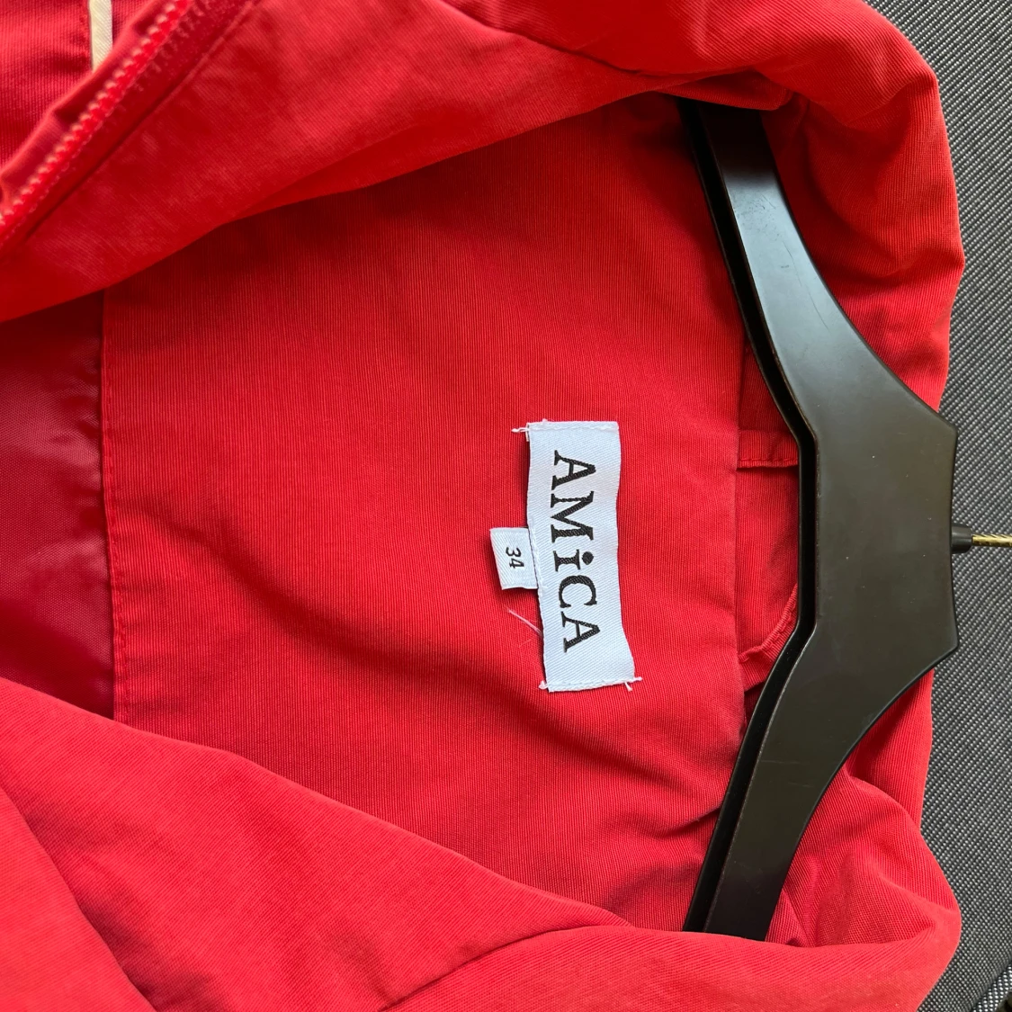 Röd jacka från AMiCA - 2