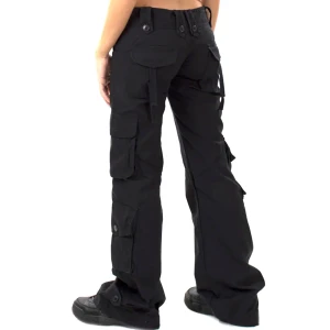 Cargobyxor  - Lågmidjade cargobyxor med sjuka detaljer och bra passform 🖤 nypris 1000kr, helt nya, lapp kvar🖤 storlek L men sitter mer som S/M