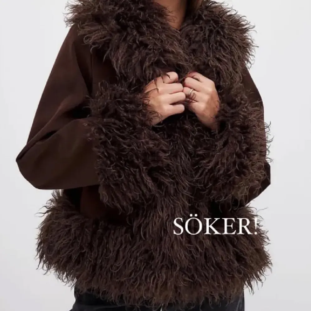 söker denna jacka från moa mattsons kollektion, i vilken storlek som helst är intresserad oavsett pris. Takit.