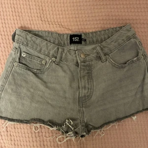 Lager 157 jean shorts - Grå shorts på lager💖
