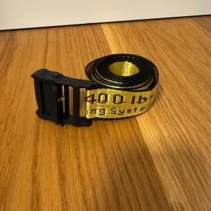 Off-white bälte  - Tja, säljer nu mitt off-white bälte för vill bli av med den.  Hör av er vid funderingar 