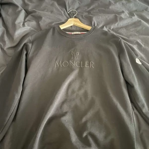 Sweatshirt - En jätte fin och helt ny moncler sweatshirt.