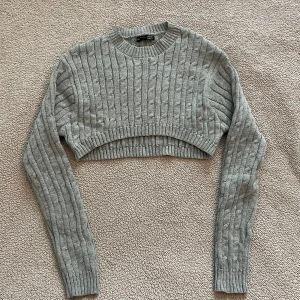cropped stickat tröja - har använts en gång, är i jättebraskick