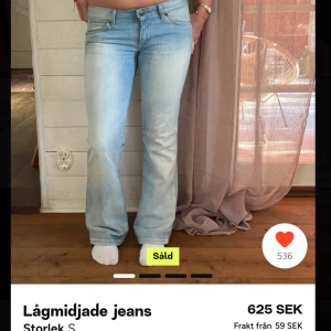 SÖKER jeans - SÖKER jeans som ser ut som de här! Söker i storlek xs/s. Bootcut och lågmidjade 