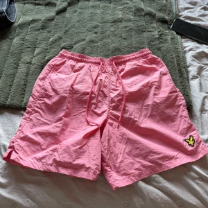 Lyle scott badbyxor  - I bra skick i en fin rosa färg