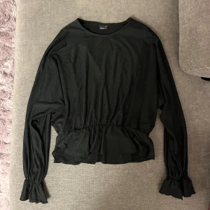 Svart blus - Söt blus från Gina tricot i stl S, bra skick💕