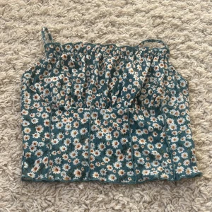 Blommig topp - Så så fin blommig topp för billigt pris❤️