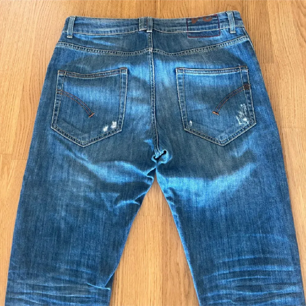 Riktigt snygga dondup jeans!  Skick 9/10 🤩 Modell på bilden är 182 och väger 75 men skulle säga att de även passar de som är 190  Inga defekter. Jeans & Byxor.