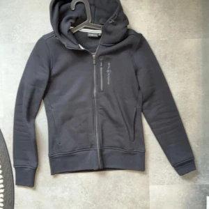 Svart fleecejacka från Peak Performance - Aldrig använd, storlek S.