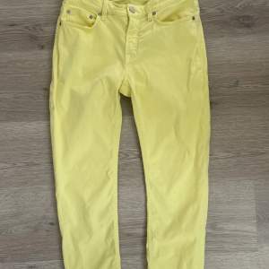 Filippa K jeans  färg Lemon  Stl 29 slim model 