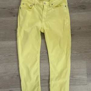 Filippa K jeans - Filippa K jeans  färg Lemon  Stl 29 slim model 