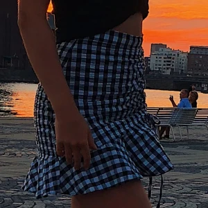 Rutig kjol - Rutig kjol med snörning från asos. Knappt använd