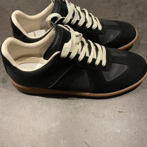 Maison margiela gats  - Tja, säljer ett par riktigt feta maison margiela gats i storlek 42. Har använt skorna två gånger, kom privat för digitalt kvitto. Pris kan diskuteras🙌