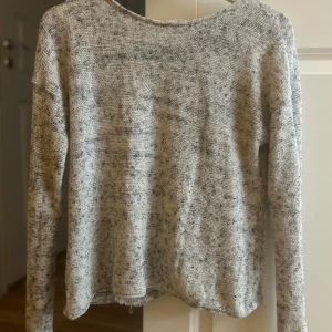 Stickad tröja grå - Jättefin stickad tröja! Super bra skick❤️❤️
