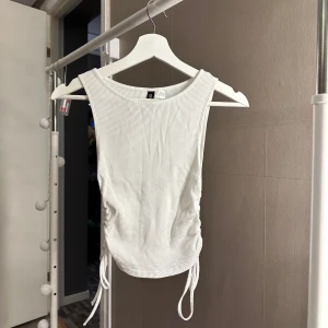 Linne - Supergulligt linne som passar till det mesta. Jeans, kjol ect💕