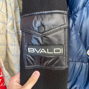 Bvaldi cardigan - Skick 10/10 aldrig använd storlek S pris går att diskuteras perfekt nu till vintern/hösten nypris 2200