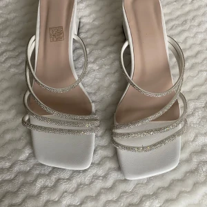 Klackskor - Säljer dessa helt nya klackskor. Aldrig använda Storlek 39