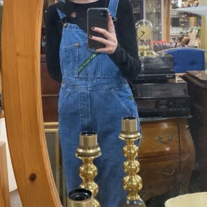 vintage hängselbyxor  - bra skick! vintage o använda men inte alls slitna:) avklippta där nere för att göra kortare, lite för korta för mig som är 176 men det funkar, skriv för mått!