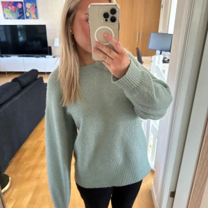 STICKAD TRÖJA 💚💚💚💚 - Grön stickad tröja frå hm, superbra skicka!!!!! Lite oversized