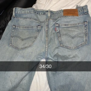 Levis jeans  - För små för mig men väldigt sköna jeans och fräscha till salu 