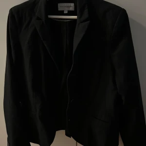 Kavaj - Kavaj/blazer i storlek 44 men den sitter som en S/M 