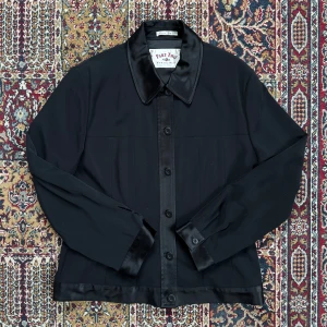 Part Two skjorta/kavaj - Skjorta/kavaj med detaljer i siden. Sitter som M/L. 