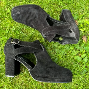 Clou klackar klackskor skor damskor 38 - Clou svarta klackar  38 Ok använt skick 