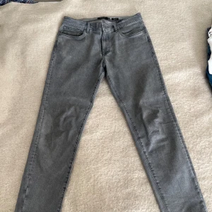 MASSIMO DUTTI JEANS - Färg Grå Storlek US 31 Skick 8/10 (Använt 10 gånger ca)  