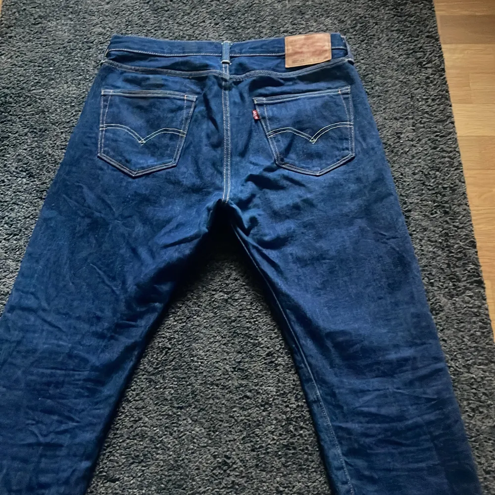 Säljer ett par Levis jeans 501 W32 L34  Skriv gärna om ni har några frågor . Jeans & Byxor.