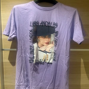 Stussy t-shirt  - Stüssy t-shirt i nyskick! Storlek M och endast använd ett par gånger. 