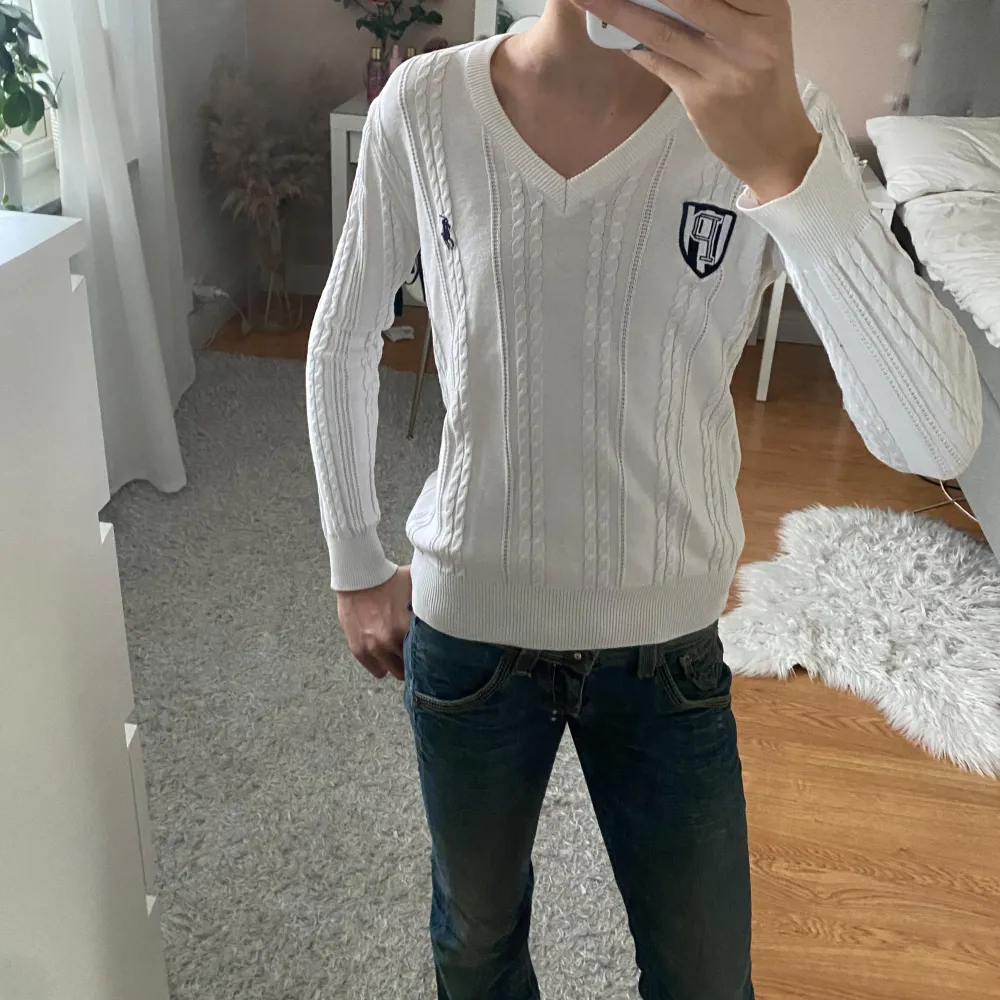 En superfin tröja från Ralph lauren🤍🤍obs!! Står att det ör storlek m men sitter som en xs/s bra skick och inga defekter🤍. Tröjor & Koftor.