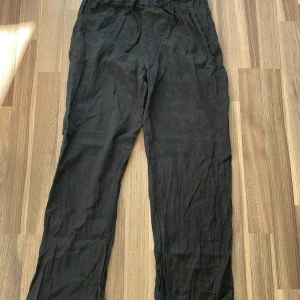 Linnebyxor från Lager 157 - Svarta linne byxor från lager 157 i storlek xs. Inte använda mycket så i bra skick.