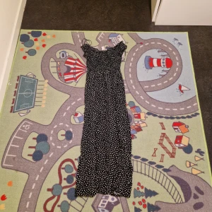 prickad klänning  - Braskick. Pris kan diskuteras 