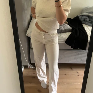 Kostymbyxor  - Beiga kosymbyxor från pull&bear, knappt använda, inga defekter! 