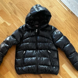 Colmar jacka  - Superfin Colmar jacka, endast använd 2 mån. Stl 142 i barnstorlek, passar xxxs