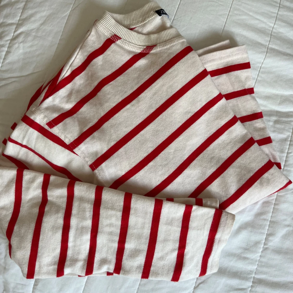 Vit & röd randig tröja - 2