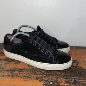 Lanvin captoe - Riktigt frächa lanvins! Köpta för 4999kr, inga hål eller liknande. Till och med innersulan är fräsch. Skriv vid frågor!