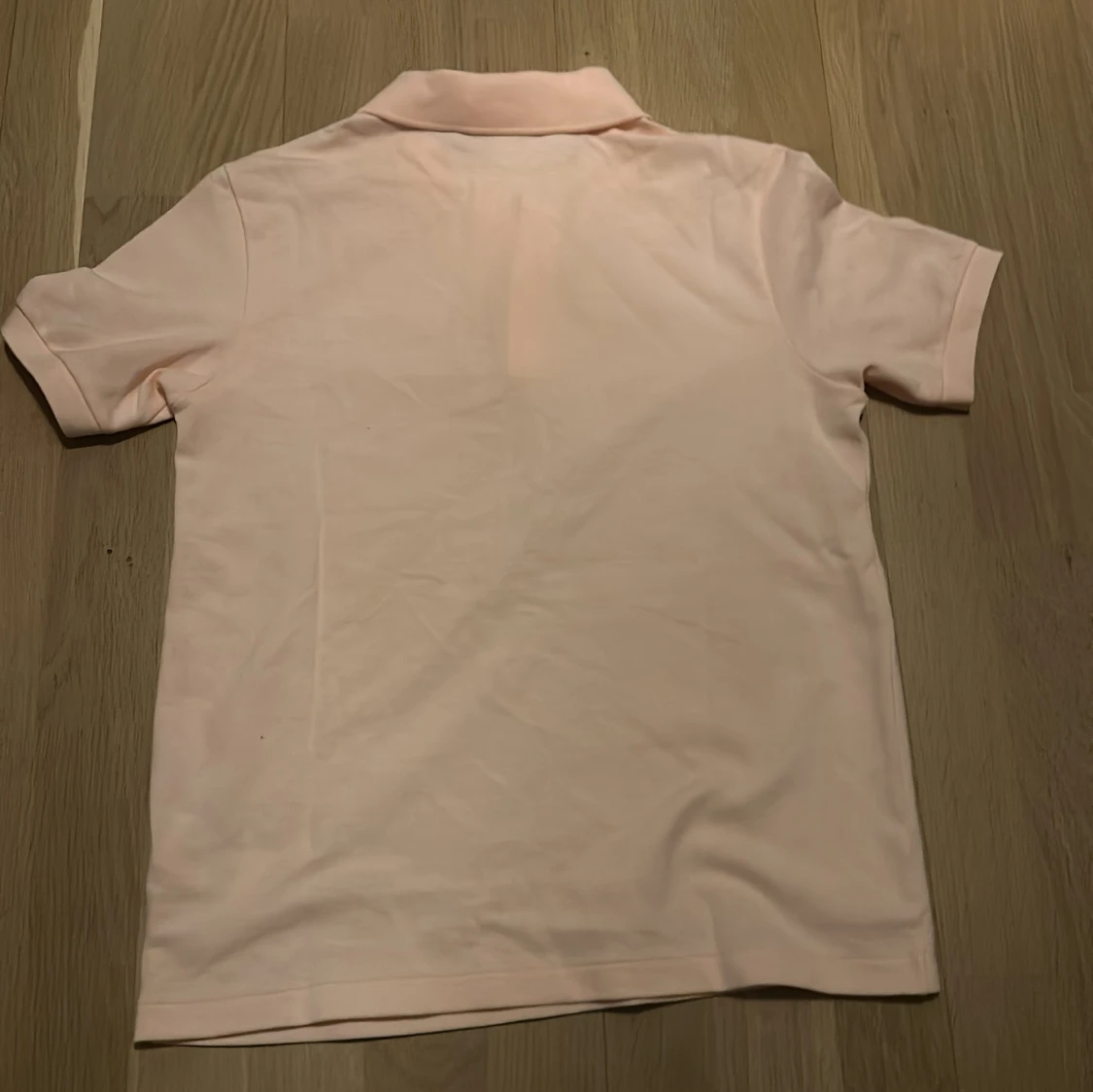 Ljusrosa pikétröja från Lacoste - 1