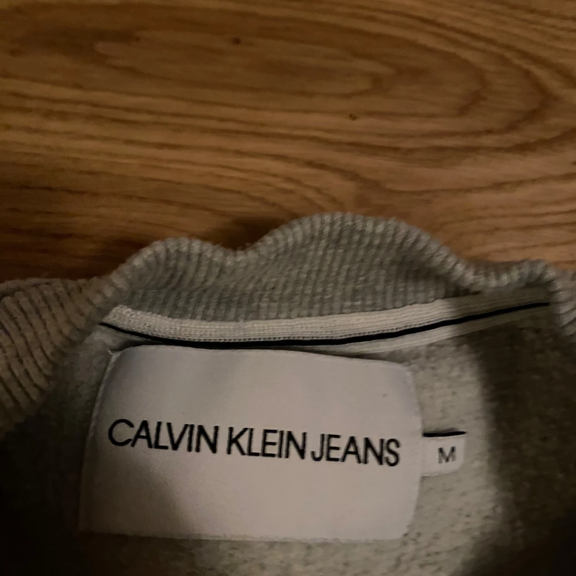 Grå sweatshirt från Calvin Klein Jeans - 1