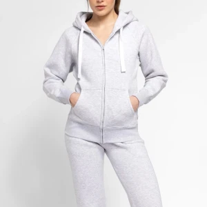 Russemerch hoodie - Zip hoodie från Russemerch. Använd kanske 3 gånger. Köpt en annan storlek därför säljer jag ❤️ Storlek XS men passar även större/mindre. Nypris 749kr