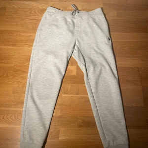 Ralph Lauren mjukisbyxor  - Grå Ralph Lauren mjukisbyxor storlek medium