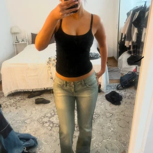lågmidjade jeans  - midjemått: 39 innerbenslängden: 79