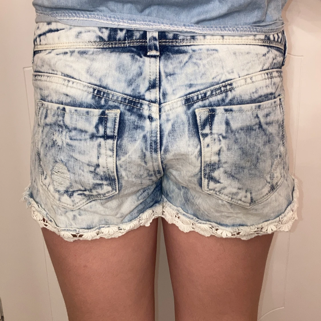 Blå jeansshorts med spets från Tally Weijl - 93