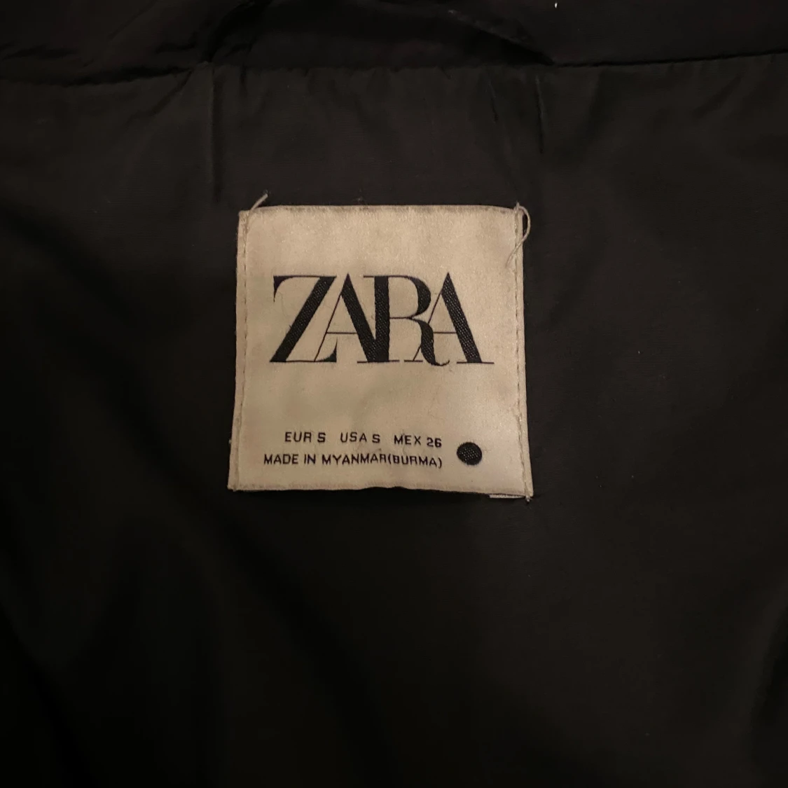 Svart pufferjacka från Zara - 91