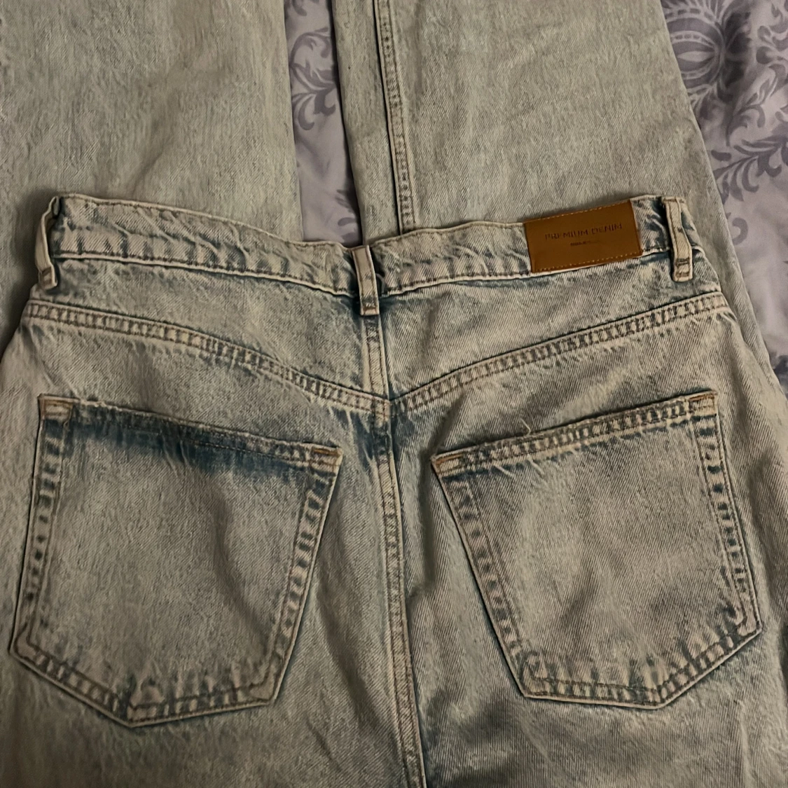 Ljusa jeans från Gina Tricot - 90