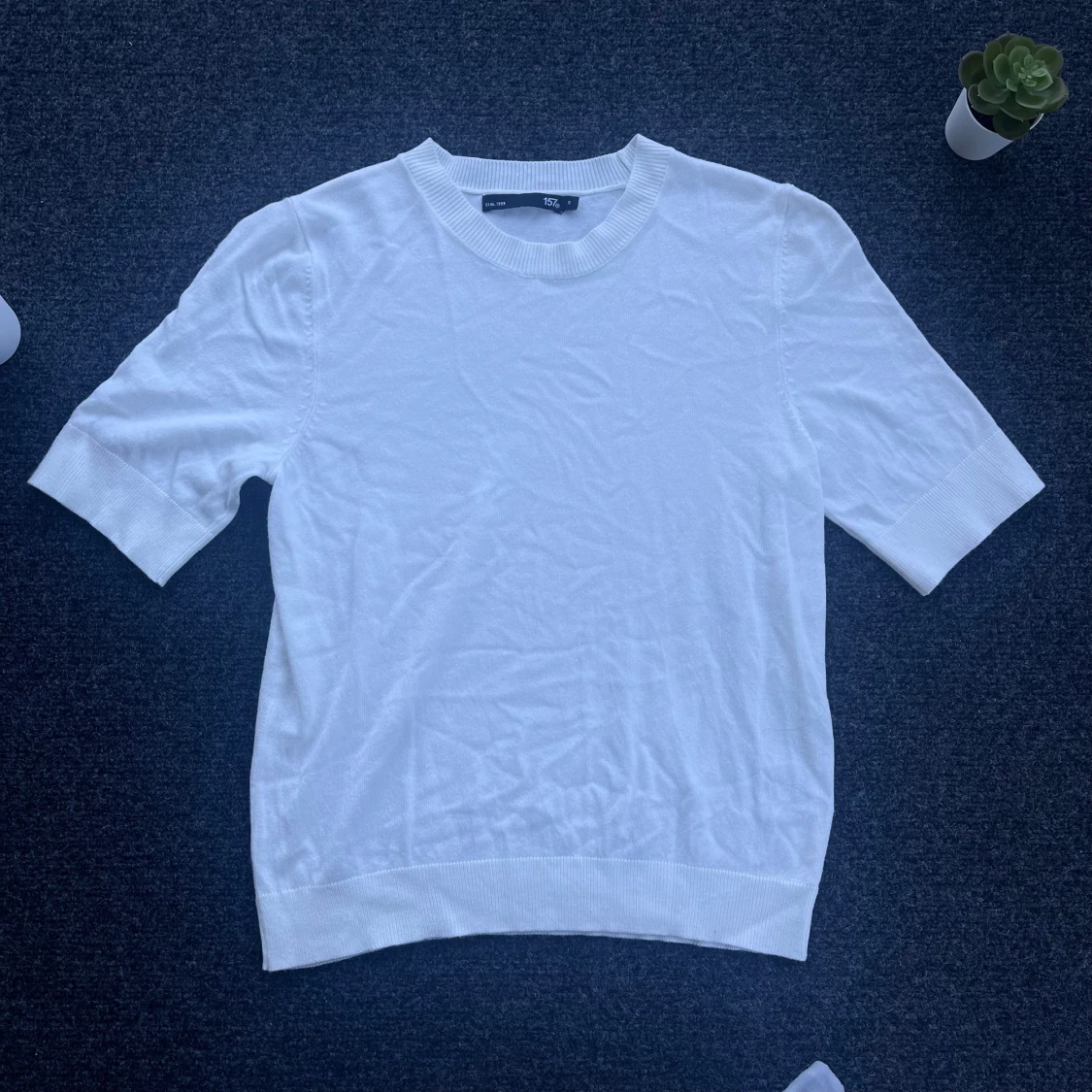 Vit stickad tshirt ny utan prislapp - 90