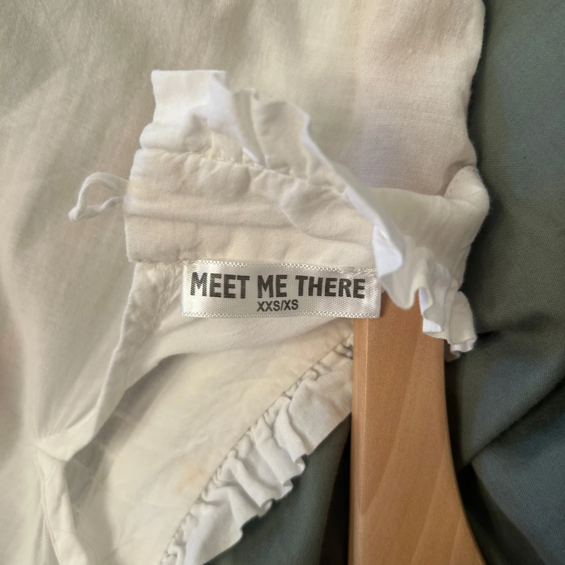 Vit blus från meet me there!!!! - 91