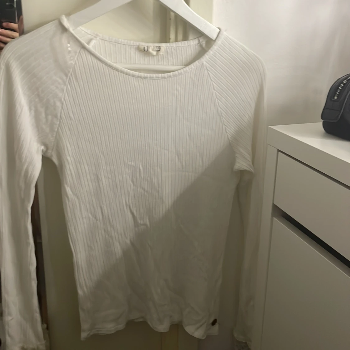 Vit ribbad långärmad tröja från Ü