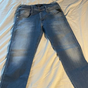 Replay anbass hyperflex - Replay jeans i mycket bra skick och knappt använda. Nypris 1800 mitt pris 549. Skriv vid frågor