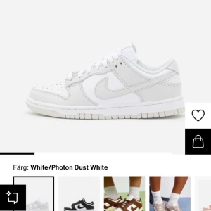 Nike Dunk sneakers i vitt - Snygga Nike Dunk sneakers i en stilren färg. Använda 2 gånger så dom är i väldigt bra skick. Storlek 37,5. Nypris 1250kr